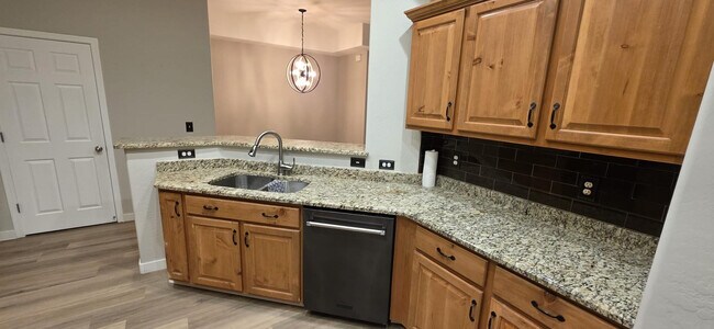 Building Photo - 14575 W Mountain View Blvd