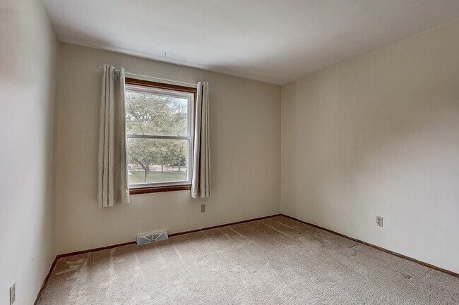 Bedroom 2 6825 - 6825 S Juniper Dr