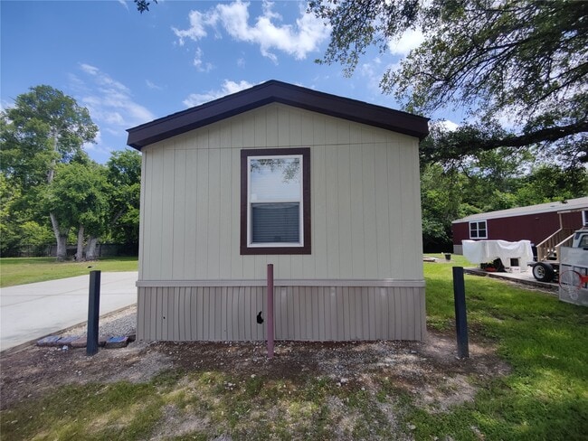 Building Photo - 16303 Dundee Rd