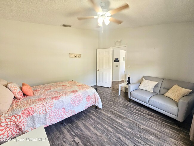 Building Photo - 4855 Balfern St