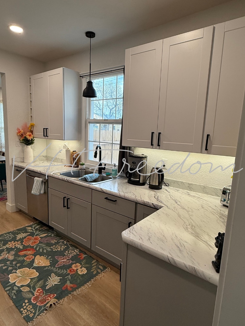 Building Photo - 826 7th Ave N