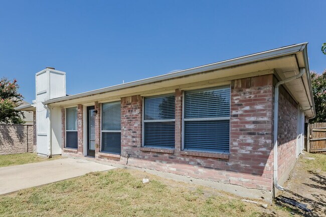 Building Photo - 665 Beatty Dr