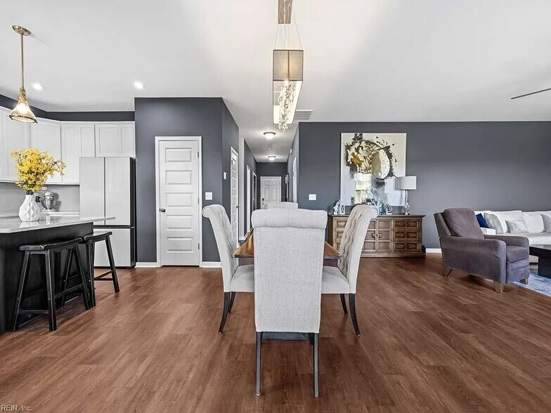 Dining - 187 Peck Ln