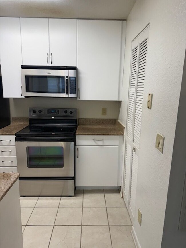 Building Photo - Lexington place One bedroom Condo
