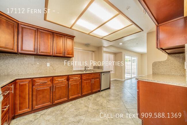 Building Photo - 17112 Fern St