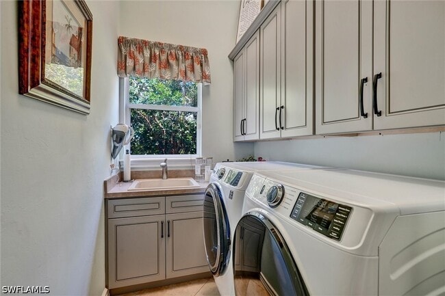 Building Photo - 14501 Carino Terrace