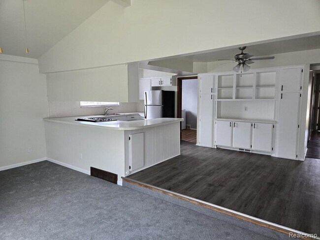 Building Photo - 34660 MacDonald Dr