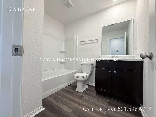 Building Photo - 10 Sig Cove