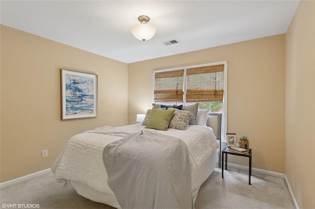 Building Photo - 230 Bluff Oak Dr