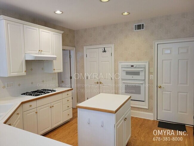 Building Photo - Gorgeous 5 Bedroom House in Peachtree Corn...