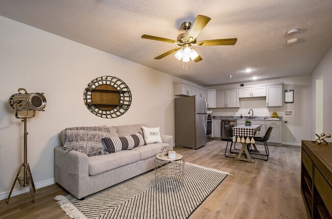 Building Photo - 2 bedroom 2 bath Apartment Branson MO- ADA compliant - Ask about our Move In Specials