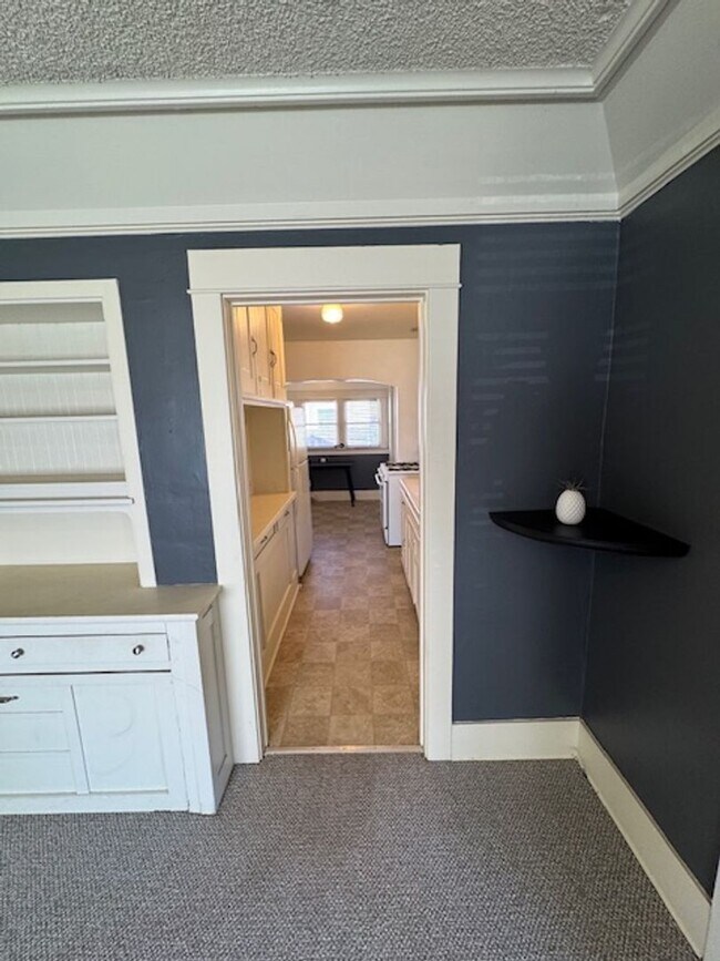 Building Photo - 3811 E 10th St