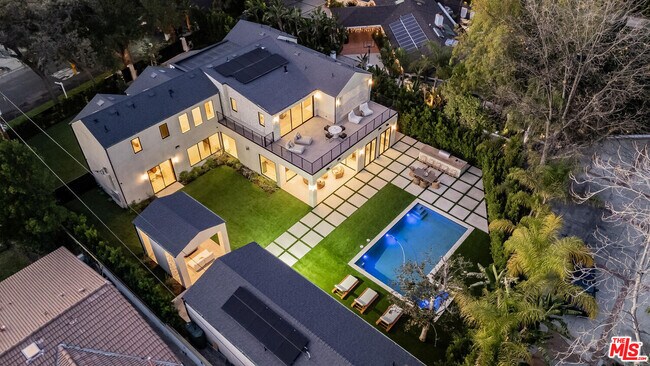 Building Photo - 5064 Encino Ave