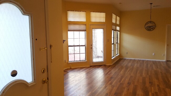 Building Photo - 9716 Summerwood Cir