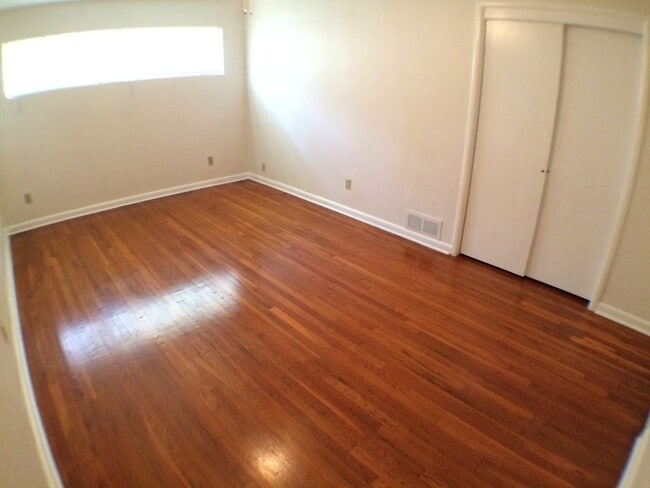 Building Photo - Charismatic 3 Bed 2 Bath Home!