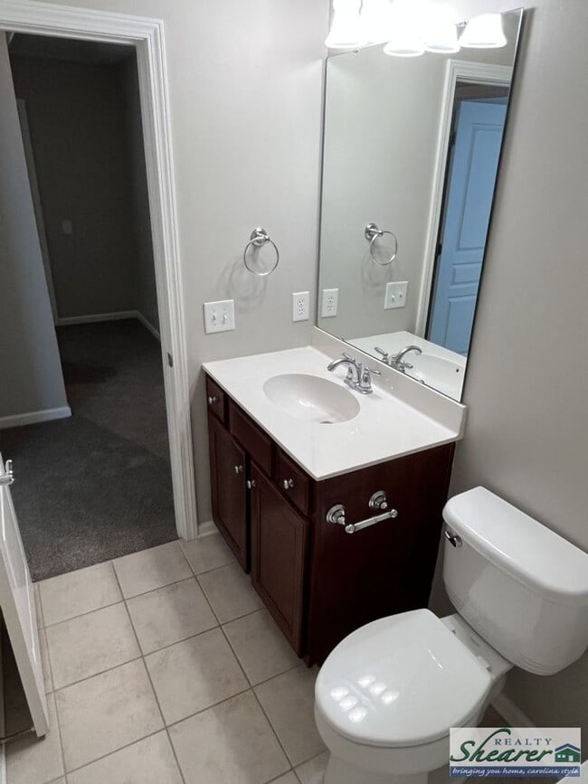 Building Photo - Beautiful 2 Story, 3 Bedroom Townhome near...