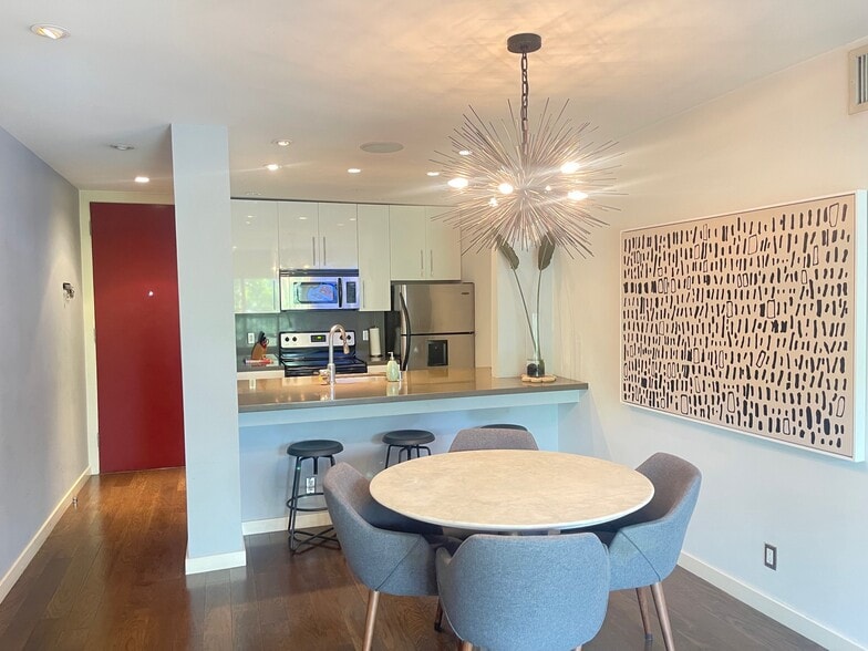 Building Photo - 141 S Clark Dr