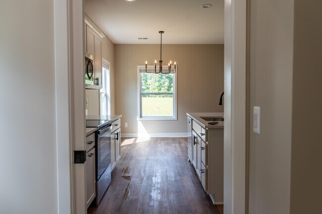 Building Photo - 8463 Oak Shade Cir