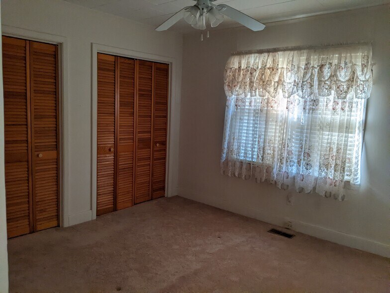 Building Photo - 17020 Morris Dr