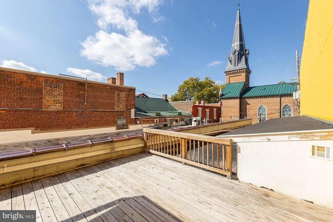 Building Photo - 7 N Loudoun St