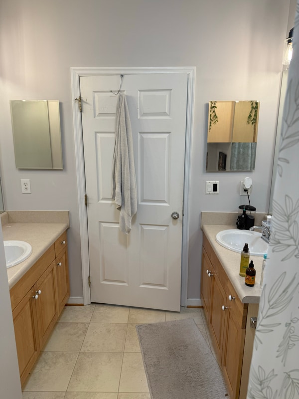 Building Photo - 704 River Rock Way