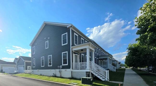 Building Photo - 4bed-3.5bath home in the Town of Whitehalll