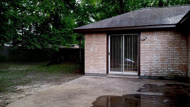 Building Photo - 240 N Forest Dr