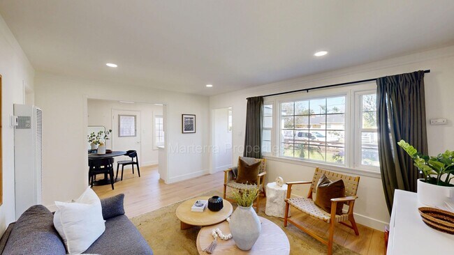 Building Photo - 19th St