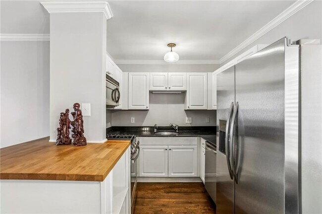 Building Photo - 1988 Wellbourne Dr NE