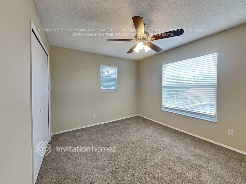 Building Photo - 11126 2nd Ave E