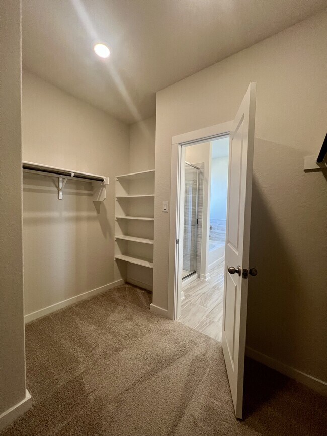 Building Photo - 14438 Inspiration Pt