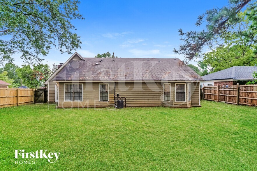 Building Photo - 6715 Valley Bend Dr