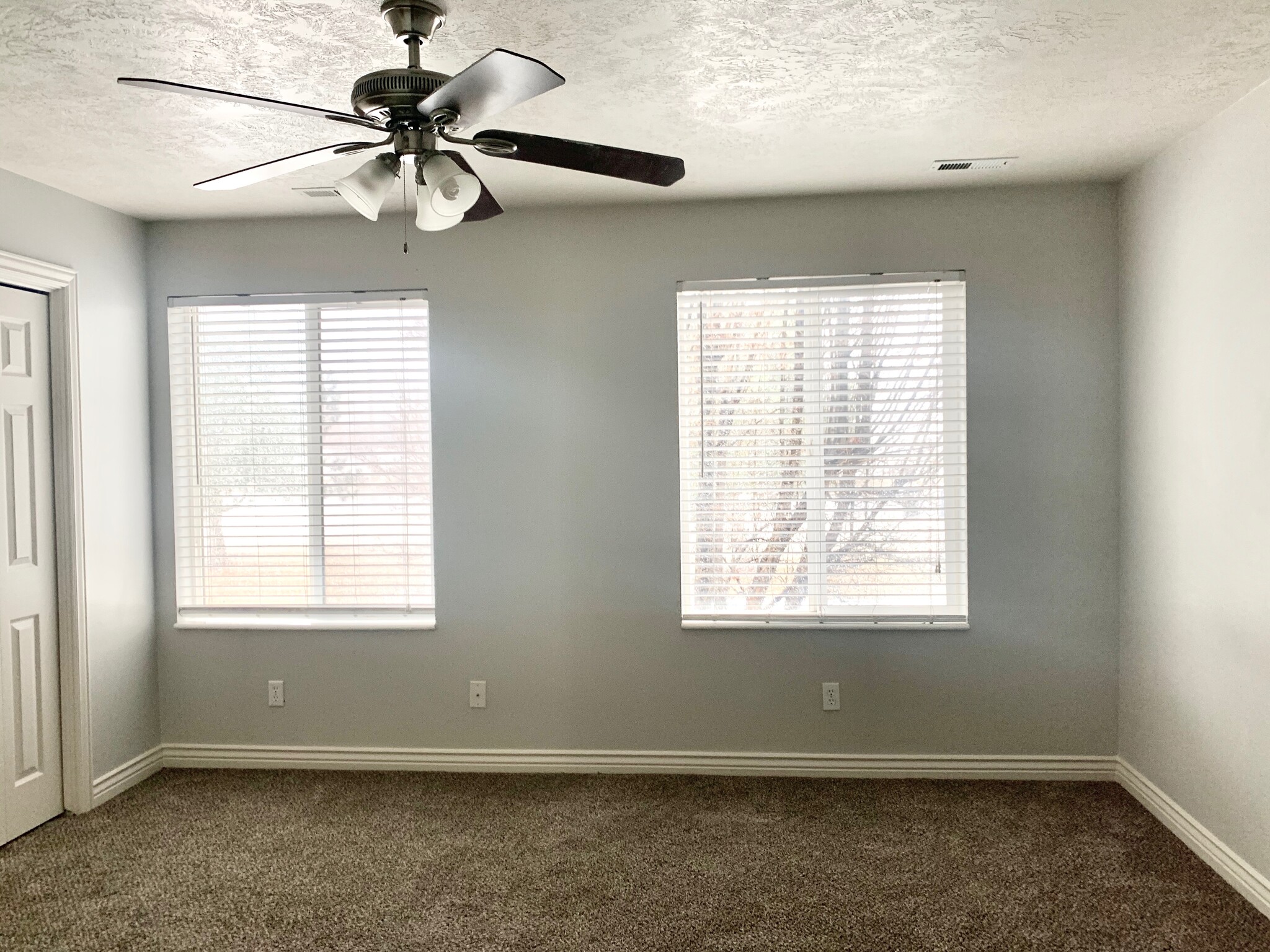 Building Photo - 33 S 900 E