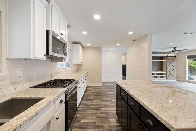 Building Photo - 1212 S Demaree St