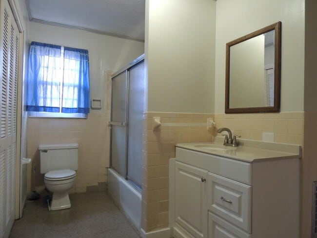 Building Photo - 118 Harrison Dr