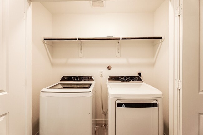 Building Photo - 26707 Feather Reed Dr