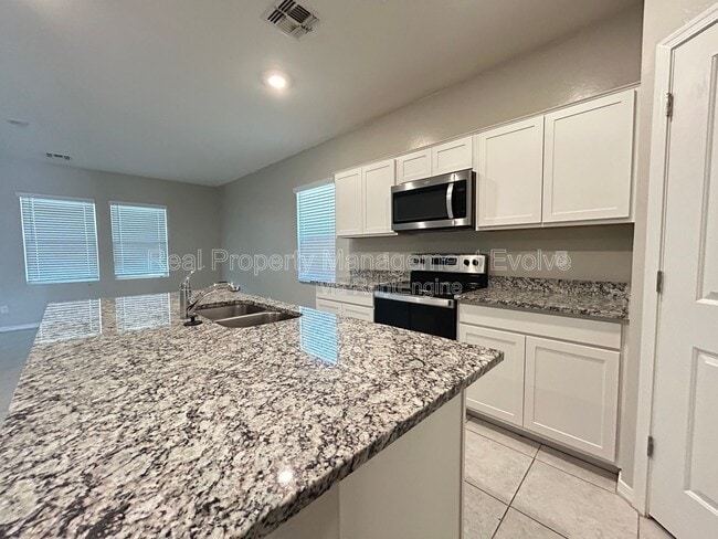 Building Photo - 6511 W Magdalena Ln