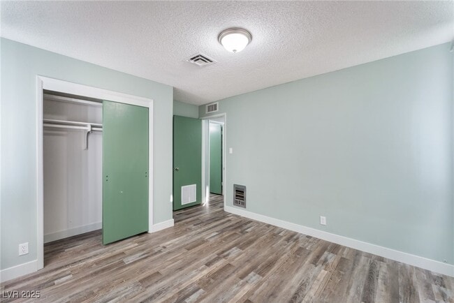 Building Photo - 2112 S Van Patten Pl