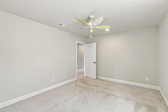 Building Photo - 406 Riverclub Rd