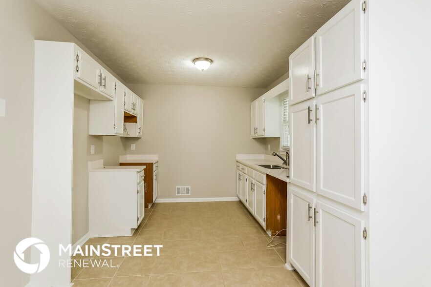 Building Photo - 108 Oak Landing Cir