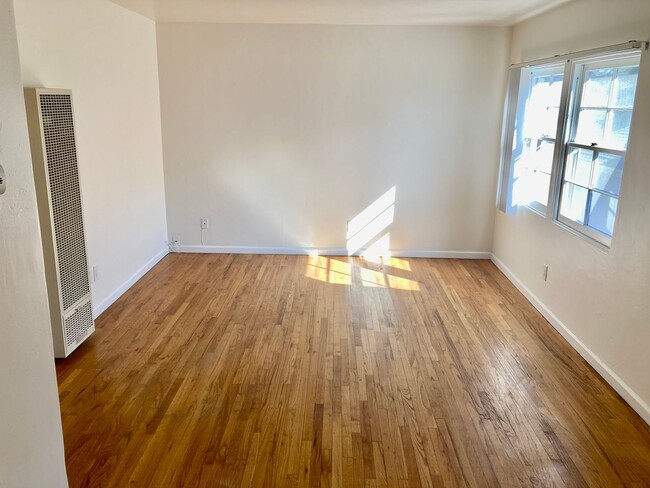 Building Photo - 1 Bedroom 1 Bath Hillcrest/ Bankers Hill