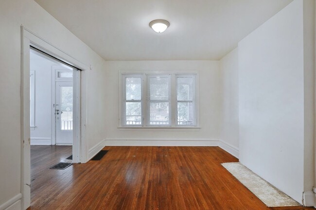 Building Photo - 126-126.5-1265 Frambes Ave