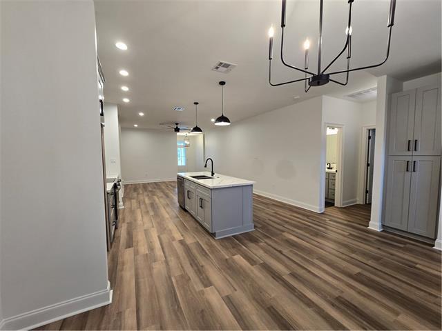 Building Photo - 99 Carolyn Dr