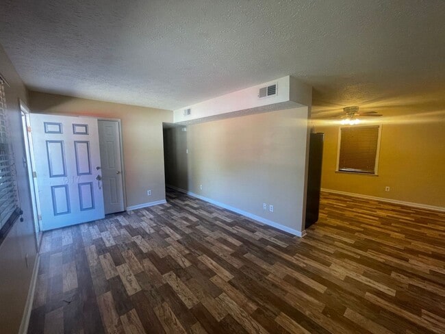 Building Photo - 917 Johnson St