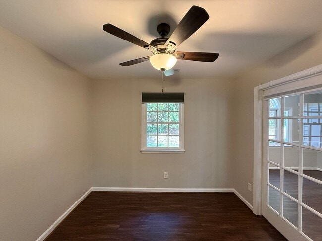 Building Photo - 815 Meadowstone Dr