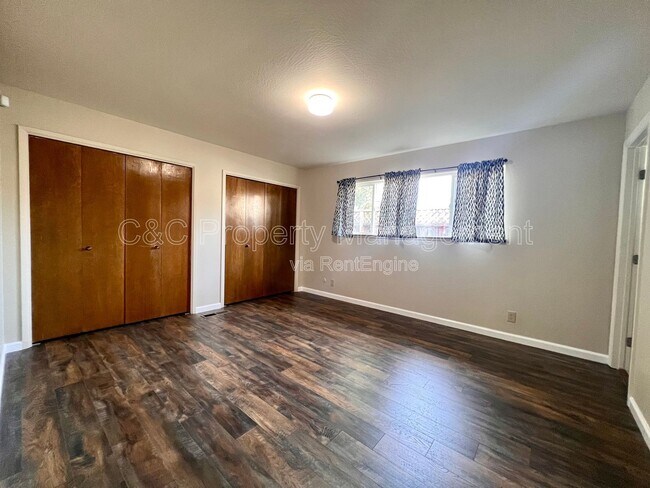 Building Photo - 1221 La Canada Way
