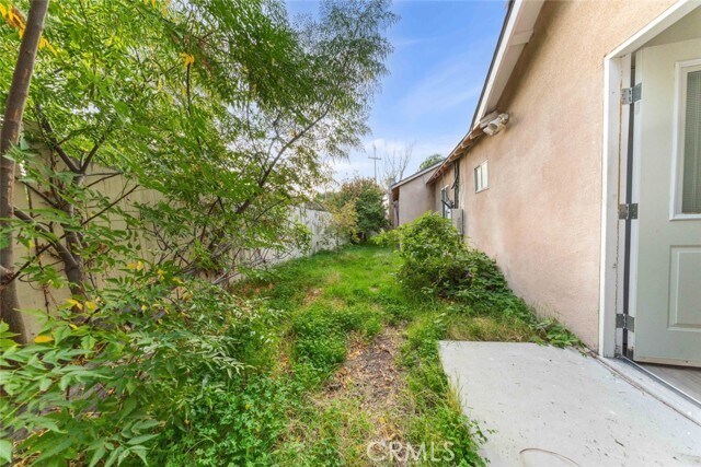 Building Photo - 10554 Plainview Ave