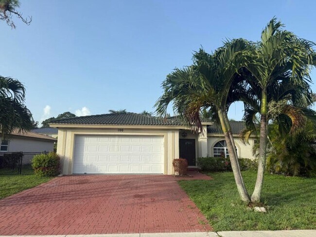 Building Photo - 100 Cocoplum Cir