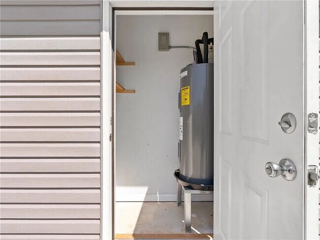 Building Photo - Beautiful 3 Bedroom Home in Country Setting