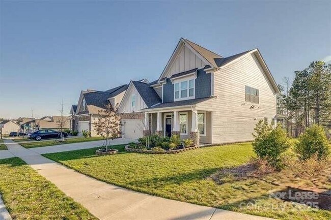 Building Photo - 6299 Artigas Dr